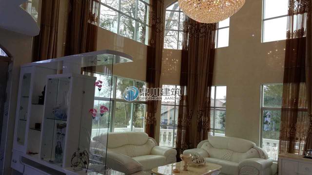 這三層優(yōu)雅小別墅一眼就愛上了，這造型建出來就成了村里一道風(fēng)景