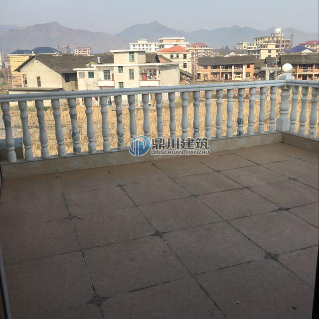 這三層小別墅讓小孩看了都走不動(dòng)路，里面裝個(gè)壁掛爐，歐美范十足