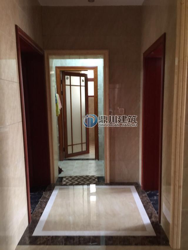 這三層小別墅讓小孩看了都走不動(dòng)路，里面裝個(gè)壁掛爐，歐美范十足