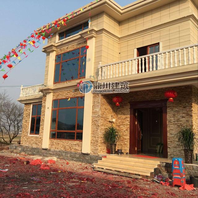 這三層小別墅讓小孩看了都走不動(dòng)路，里面裝個(gè)壁掛爐，歐美范十足