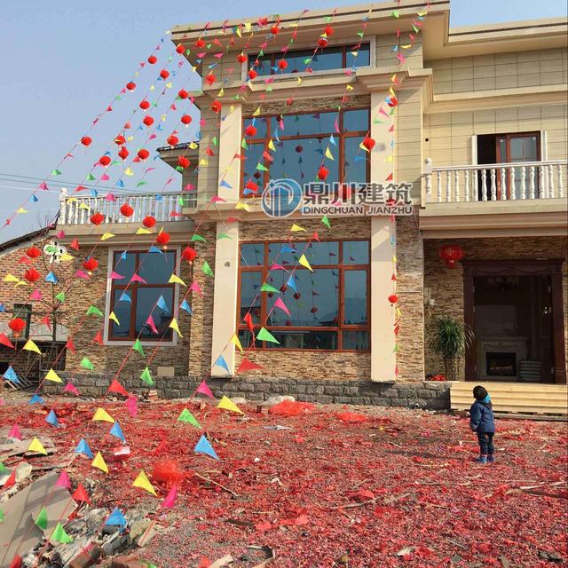 這三層小別墅讓小孩看了都走不動(dòng)路，里面裝個(gè)壁掛爐，歐美范十足