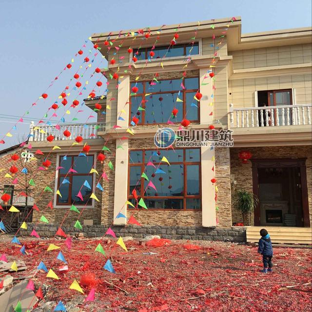 這三層小別墅讓小孩看了都走不動(dòng)路，里面裝個(gè)壁掛爐，歐美范十足