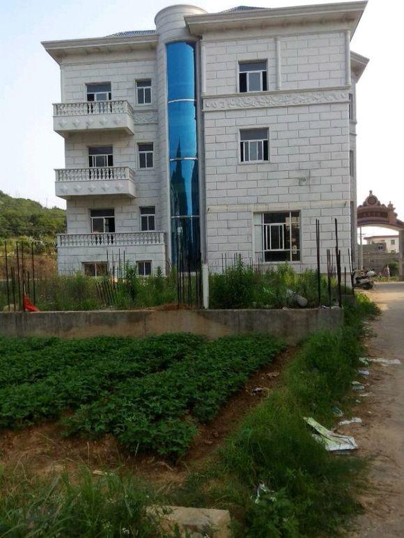 借錢(qián)也要建別墅，農(nóng)村建房這樣攀比值不值