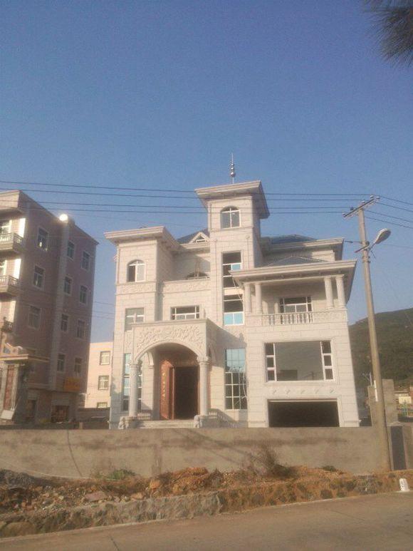 借錢(qián)也要建別墅，農(nóng)村建房這樣攀比值不值