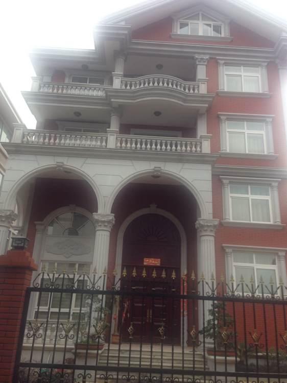 借錢(qián)也要建別墅，農(nóng)村建房這樣攀比值不值