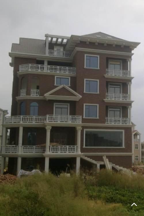 借錢(qián)也要建別墅，農(nóng)村建房這樣攀比值不值