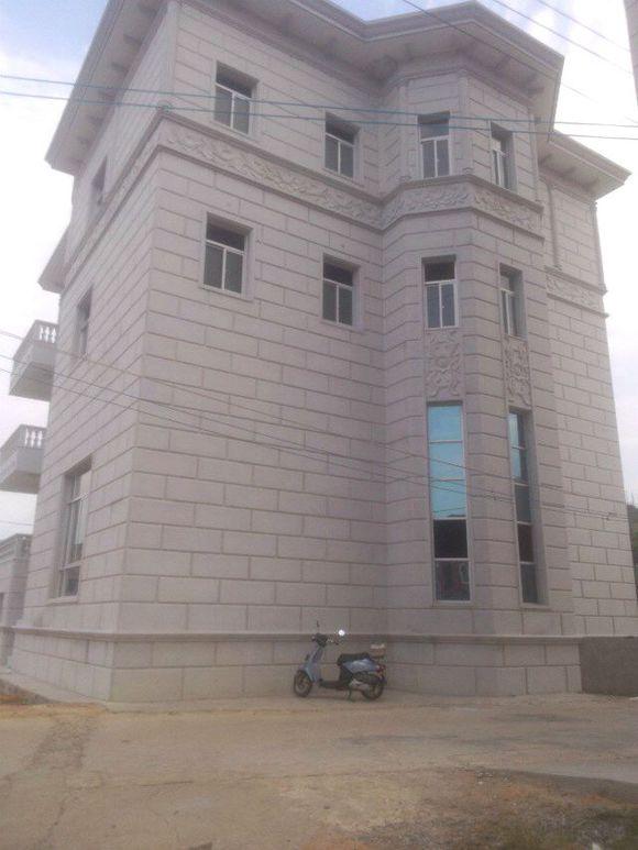 借錢(qián)也要建別墅，農(nóng)村建房這樣攀比值不值