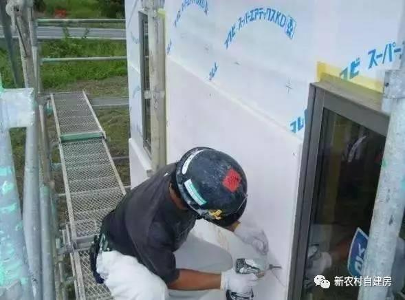 實(shí)拍日本人建房過(guò)程，不用一磚一瓦能抗8級(jí)地震