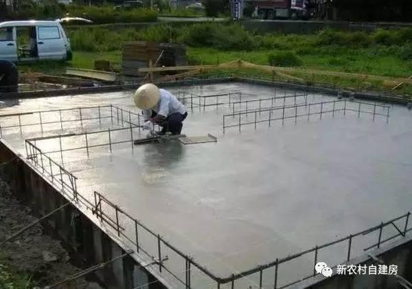 實(shí)拍日本人建房過(guò)程，不用一磚一瓦能抗8級(jí)地震