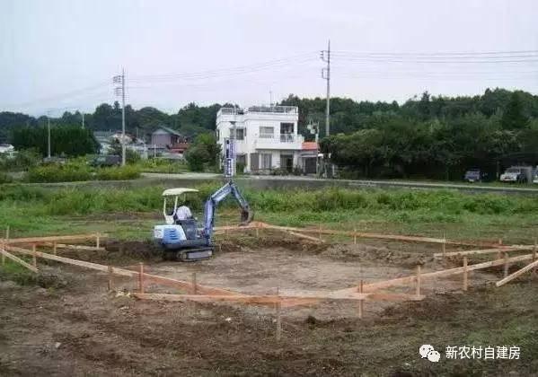 實(shí)拍日本人建房過(guò)程，不用一磚一瓦能抗8級(jí)地震