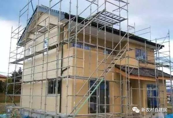 實(shí)拍日本人建房過(guò)程，不用一磚一瓦能抗8級(jí)地震