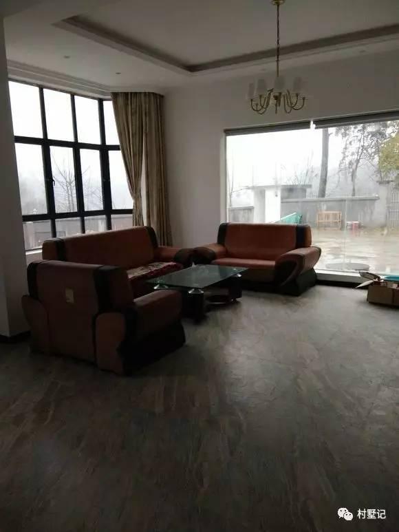 湖北網(wǎng)友曬二層農(nóng)村別墅，說(shuō)農(nóng)村人沒(méi)品味的打臉了（附圖紙）