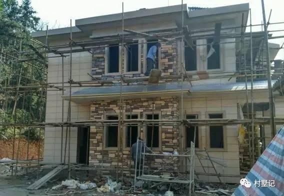 網(wǎng)友直播建房過(guò)程，高顏值農(nóng)村別墅秒殺商品房