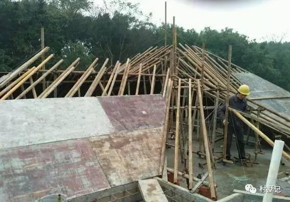 網(wǎng)友直播建房過(guò)程，高顏值農(nóng)村別墅秒殺商品房
