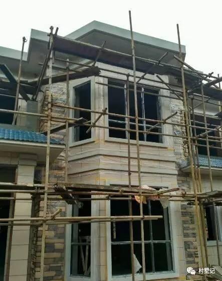 網(wǎng)友直播建房過(guò)程，高顏值農(nóng)村別墅秒殺商品房