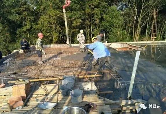 網(wǎng)友直播建房過(guò)程，高顏值農(nóng)村別墅秒殺商品房