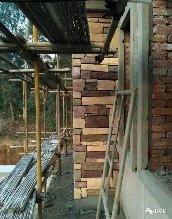 網(wǎng)友直播建房過(guò)程，高顏值農(nóng)村別墅秒殺商品房
