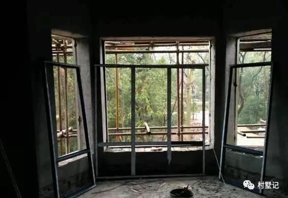 網(wǎng)友直播建房過(guò)程，高顏值農(nóng)村別墅秒殺商品房