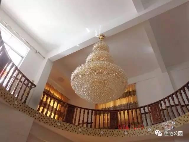 我們村首富的房子是這樣的，你們村呢？