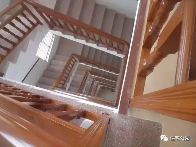 我們村首富的房子是這樣的，你們村呢？