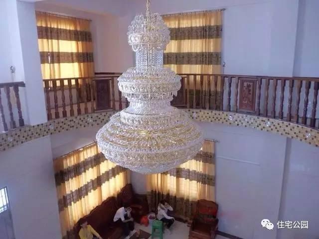 我們村首富的房子是這樣的，你們村呢？