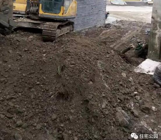 農(nóng)村宅基地兩側(cè)緊挨鄰居，基礎(chǔ)施工咋辦？