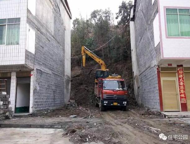 農(nóng)村宅基地兩側(cè)緊挨鄰居，基礎(chǔ)施工咋辦？