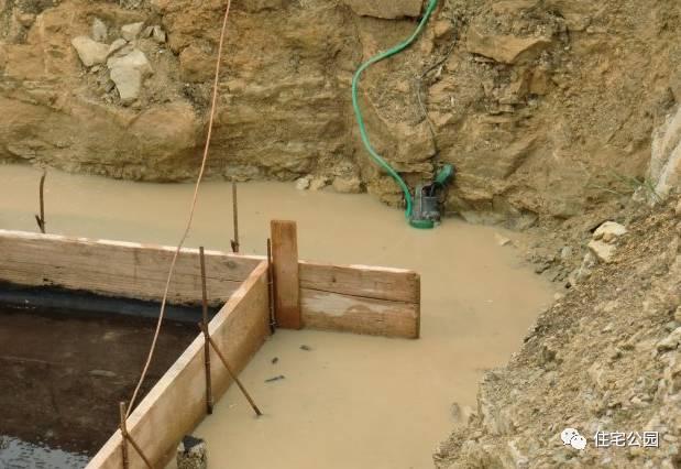 農(nóng)村宅基地兩側(cè)緊挨鄰居，基礎(chǔ)施工咋辦？