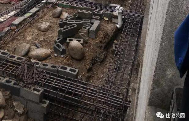 農(nóng)村宅基地兩側(cè)緊挨鄰居，基礎(chǔ)施工咋辦？