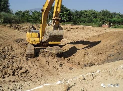 農(nóng)村宅基地兩側(cè)緊挨鄰居，基礎(chǔ)施工咋辦？