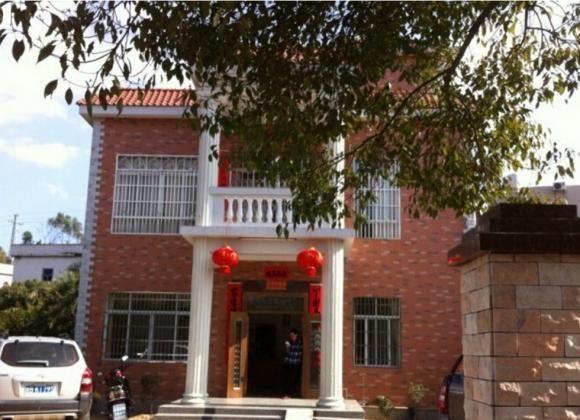 第一次帶女朋友回家嚇跑了丈母娘，小伙花15萬把老屋變豪宅