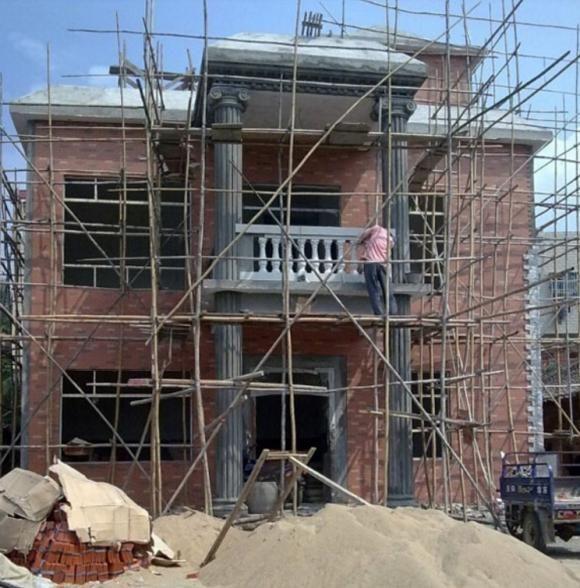 第一次帶女朋友回家嚇跑了丈母娘，小伙花15萬把老屋變豪宅