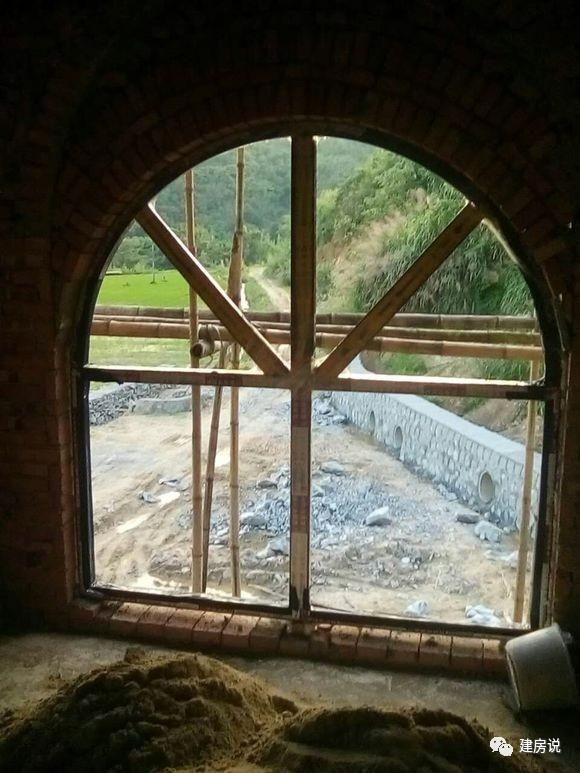 土豪網(wǎng)友建歐式農(nóng)村別墅，施工水平高，漂亮堪比城堡