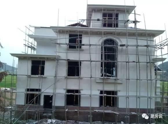 土豪網(wǎng)友建歐式農(nóng)村別墅，施工水平高，漂亮堪比城堡