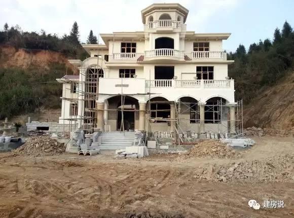 土豪網(wǎng)友建歐式農(nóng)村別墅，施工水平高，漂亮堪比城堡