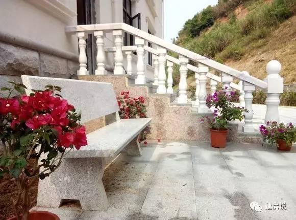 土豪網(wǎng)友建歐式農(nóng)村別墅，施工水平高，漂亮堪比城堡