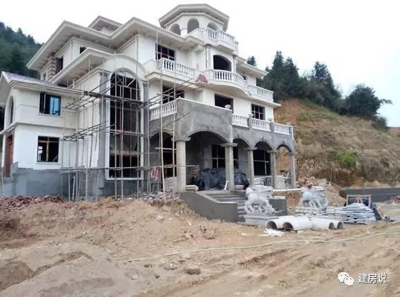 土豪網(wǎng)友建歐式農(nóng)村別墅，施工水平高，漂亮堪比城堡