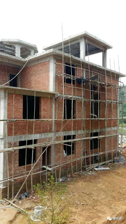 土豪網(wǎng)友建歐式農(nóng)村別墅，施工水平高，漂亮堪比城堡