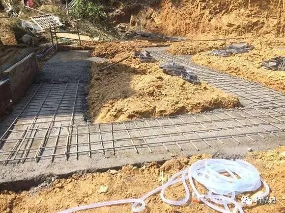 比效果圖還好看，這套建好的三層農(nóng)村別墅逆天了