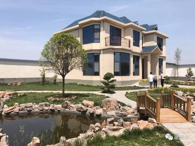 美如畫，網(wǎng)友在農(nóng)村建造的獨門小別墅，出門就是田園風(fēng)光