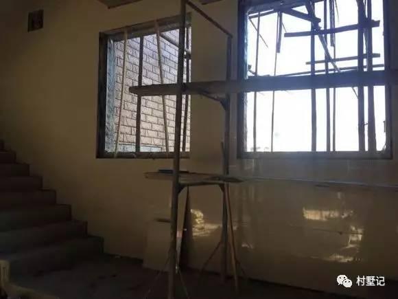 30歲兄弟倆在老家建雙拼別墅，當?shù)卣也坏奖冗@更好的