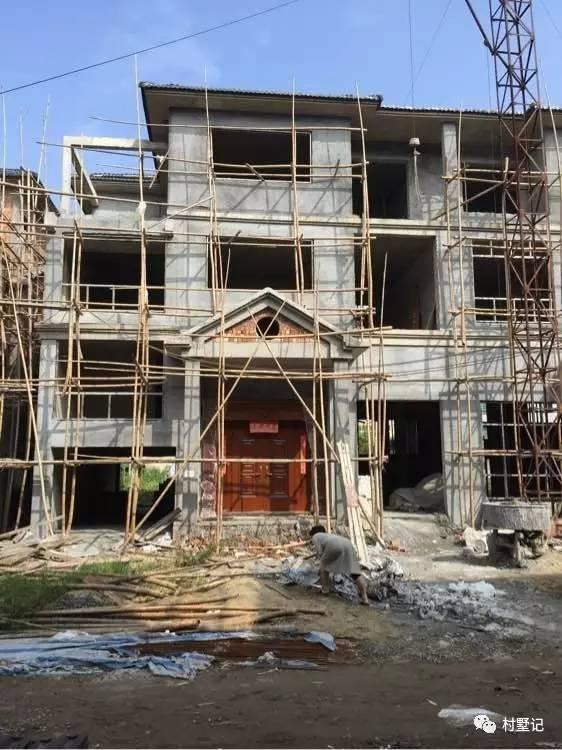 30歲兄弟倆在老家建雙拼別墅，當?shù)卣也坏奖冗@更好的