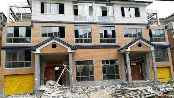 30歲兄弟倆在老家建雙拼別墅，當?shù)卣也坏奖冗@更好的