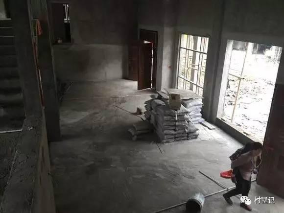 30歲兄弟倆在老家建雙拼別墅，當?shù)卣也坏奖冗@更好的