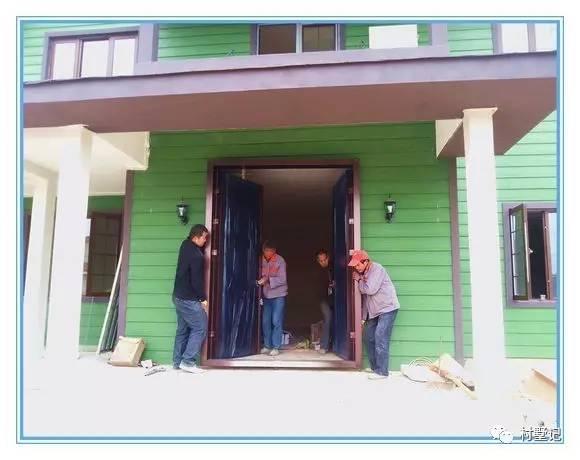 老張回農(nóng)村自己蓋了一棟別墅，花的錢讓城里人都哭了