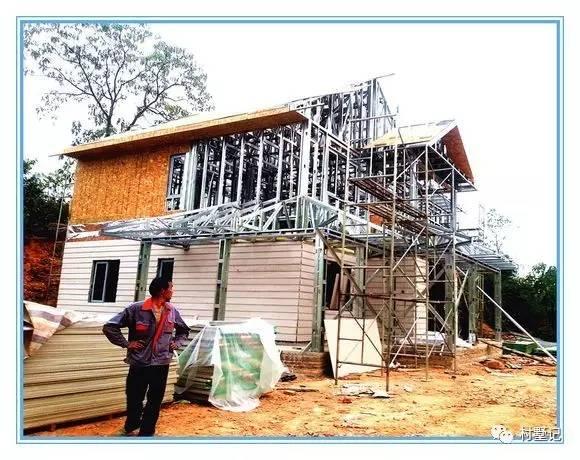 老張回農(nóng)村自己蓋了一棟別墅，花的錢讓城里人都哭了