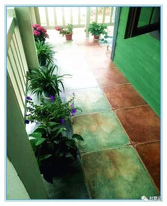 老張回農(nóng)村自己蓋了一棟別墅，花的錢讓城里人都哭了