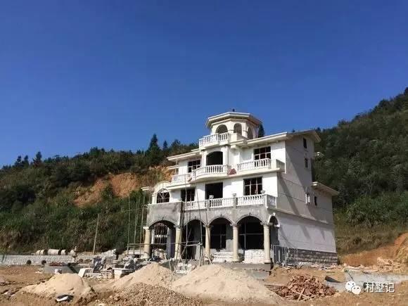 實(shí)拍江蘇網(wǎng)友自建農(nóng)村豪華別墅，雄偉大氣不輸城堡你見過嗎