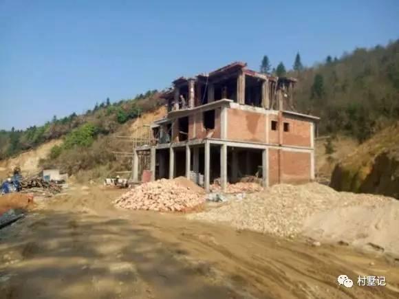 實(shí)拍江蘇網(wǎng)友自建農(nóng)村豪華別墅，雄偉大氣不輸城堡你見過嗎