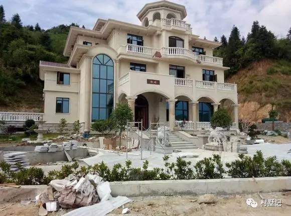 實(shí)拍江蘇網(wǎng)友自建農(nóng)村豪華別墅，雄偉大氣不輸城堡你見過嗎